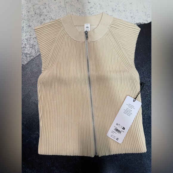 ALO Denim Knit Sleeveless Full Zip Top - Picture 3 of 5